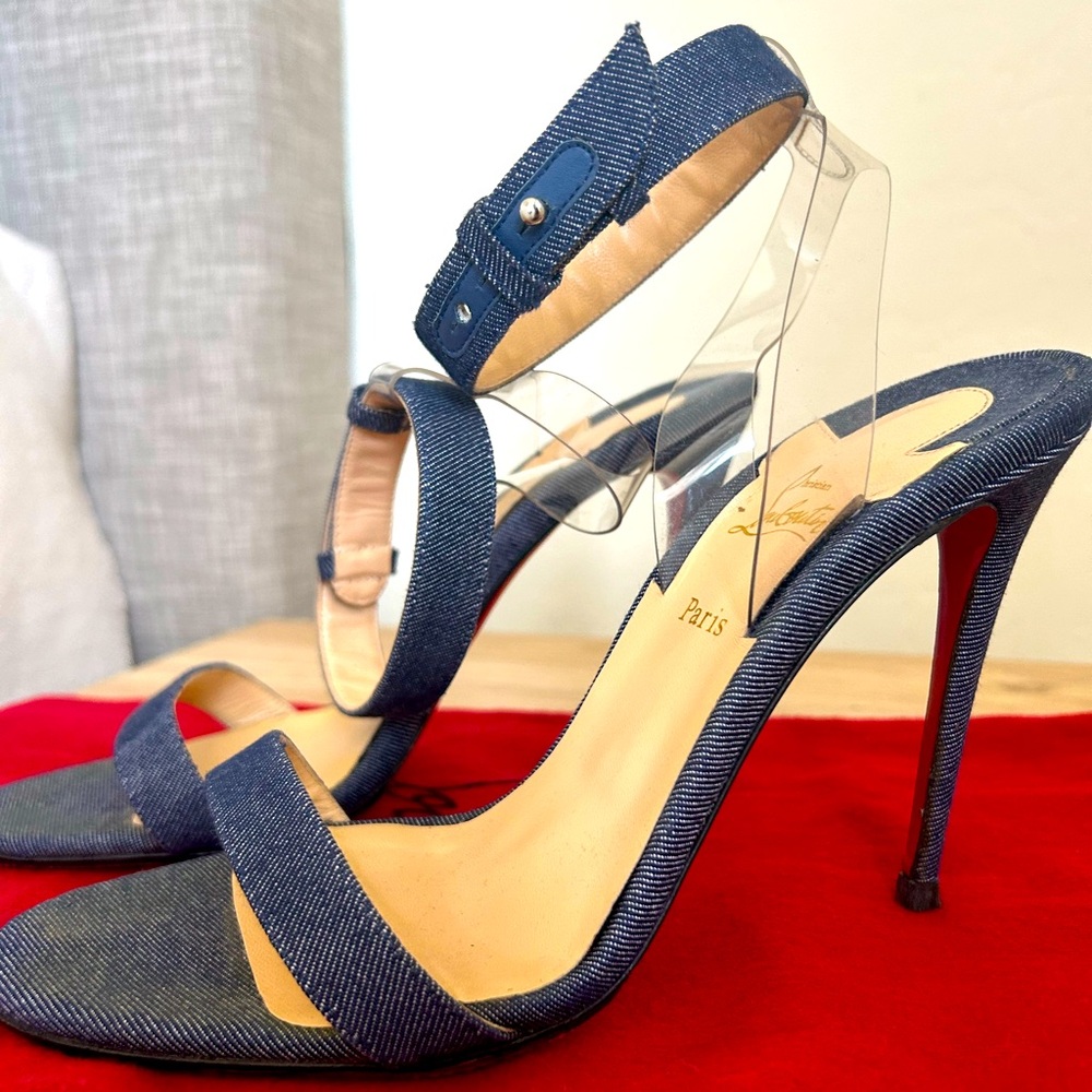 Jonatina heels with cushion soles.